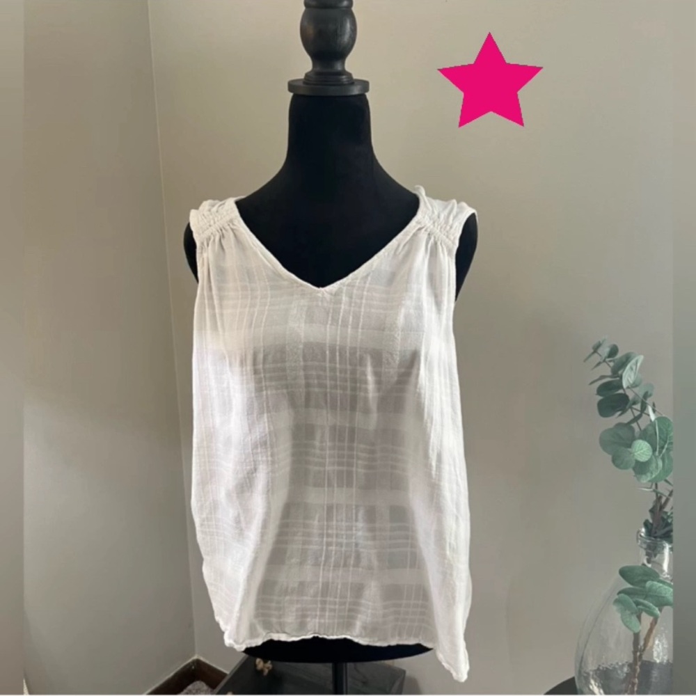 Old Navy casual white top size medium
